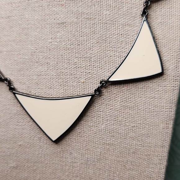Express Gunmetal Gray Cream Triangle Enamel Geometric Statement Necklace - Picture 2 of 4